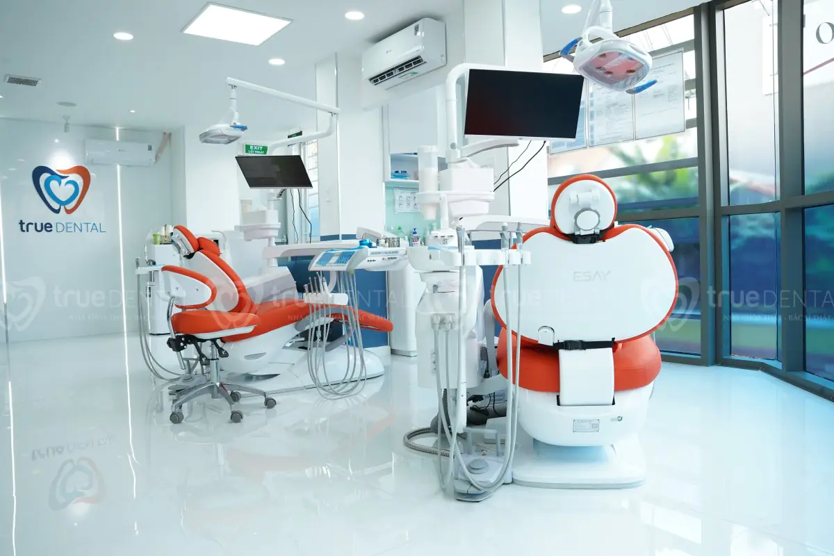 Modern dental treatment room at True Dental Phu Nhuan Ward with advanced equipment