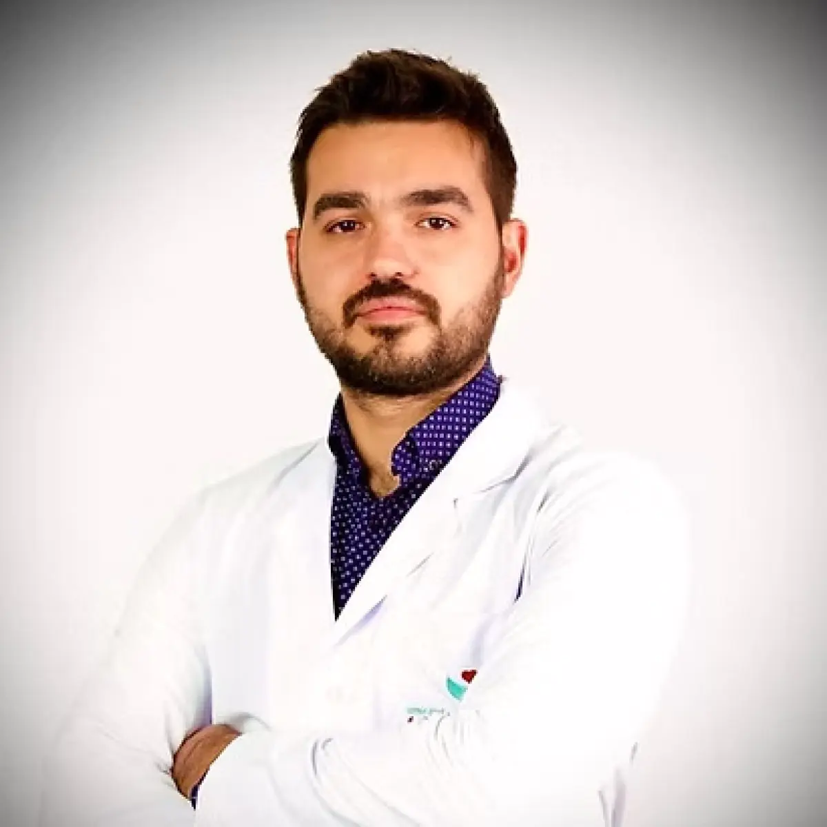 Medical specialist in white coat at Op. Dr. Kaan Tuğberk Özdemir clinic