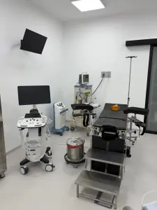 Quirófano de FIV en la clínica Fertina IVF con equipo médico moderno