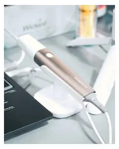 جهاز ماسح ضوئي ثلاثي الأبعاد للأسنان في عيادة Unik Specialized Dentistry