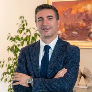 مكتب الطبيب في عيادة Uzm. Dr. Enis Biçerer بديكور حديث