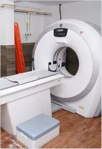 غرفة التصوير المقطعي مع أجهزة حديثة في Cura Hospitals