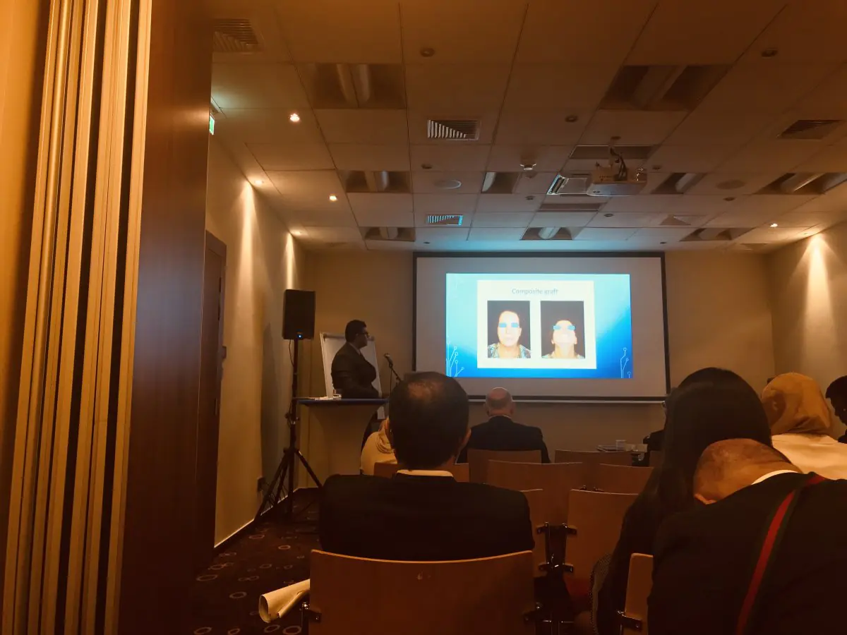 Salle de conférence à la clinique Dr. Fabiano Arruda, Goiânia, présentation de chirurgie plastique