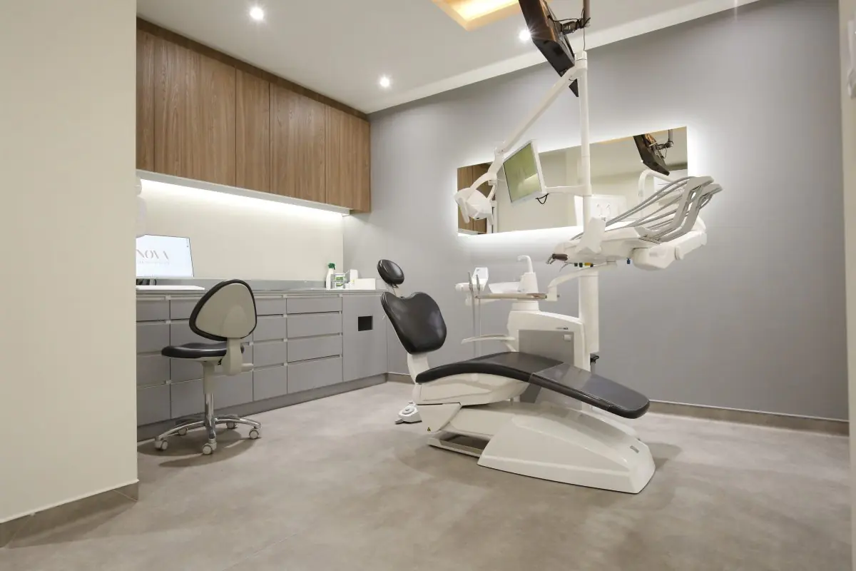 Сучасний стоматологічний кабінет у NOVA Dental Institute з передовим обладнанням