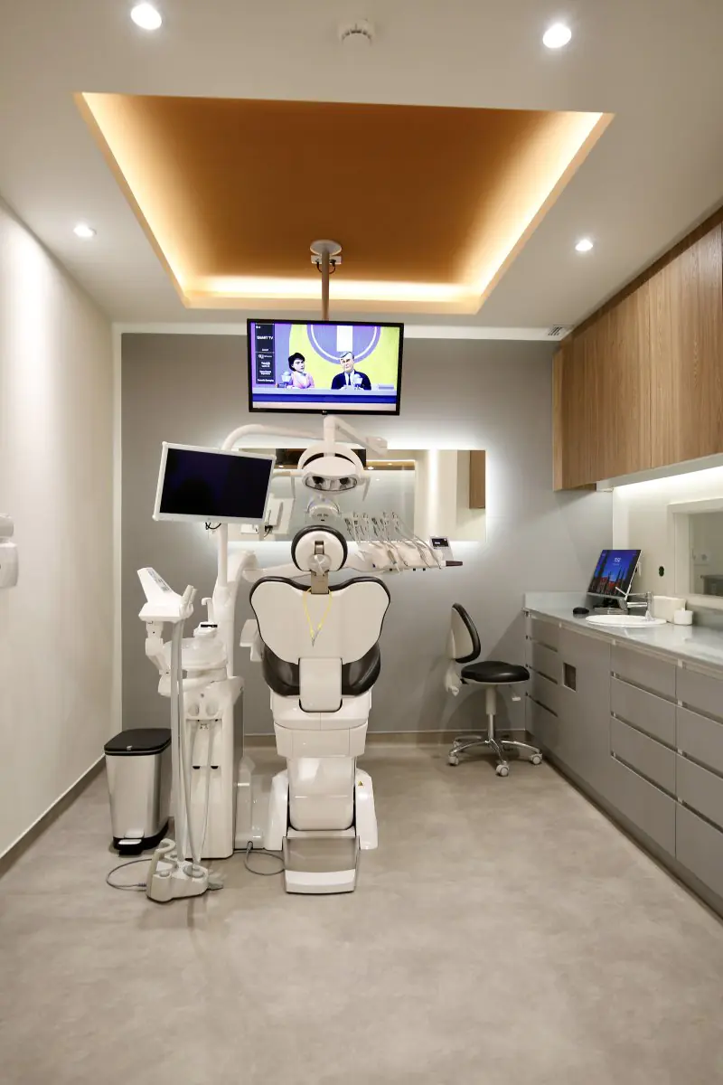 Сучасний стоматологічний кабінет у NOVA Dental Institute з передовим обладнанням