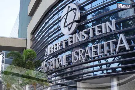 Fachada moderna de la clínica Hospital Israelita Albert Einstein en São Paulo, Brasil