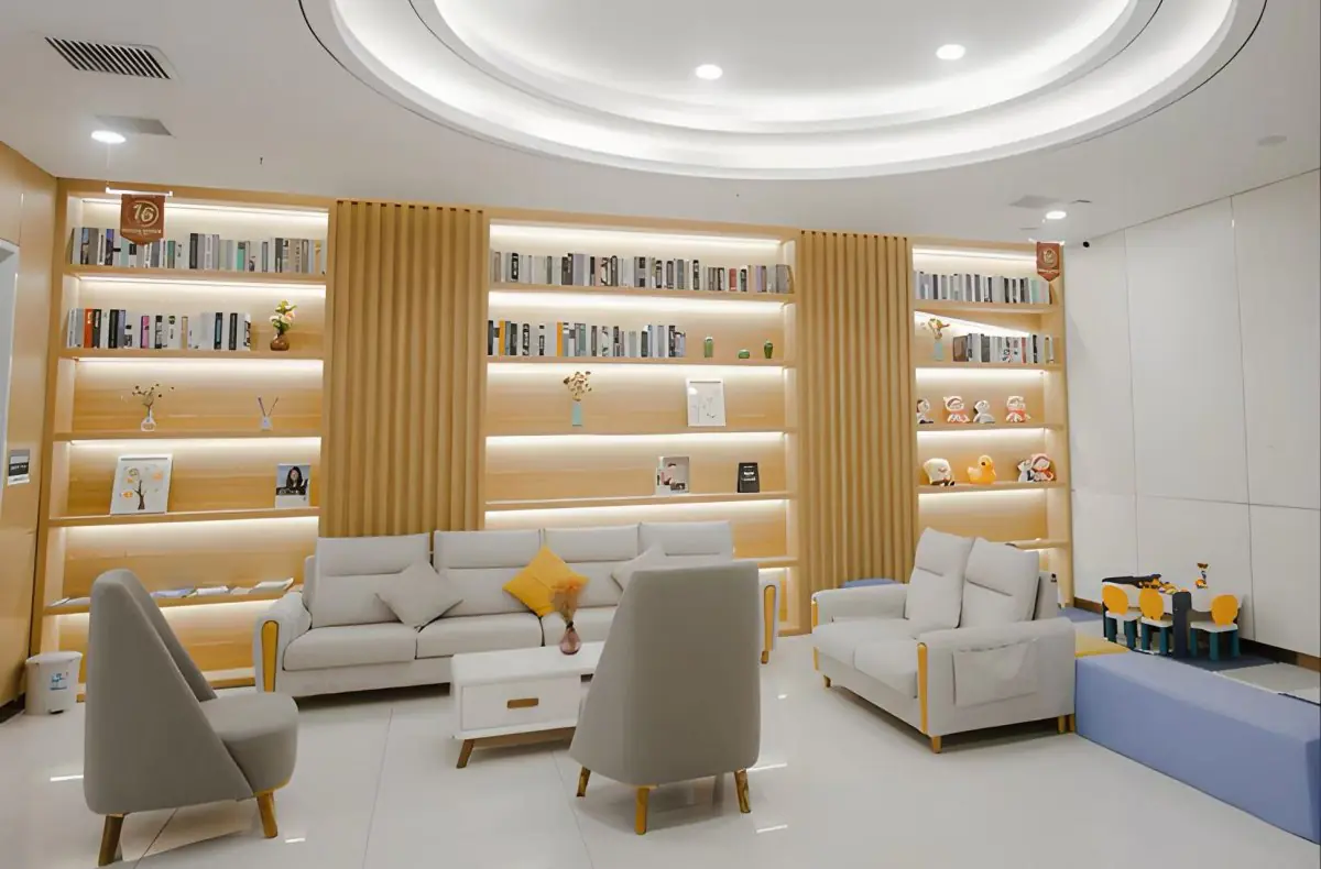 Modern waiting room at Qinghua Sunshine Dentistry Wuhan with bookshelves and kids play area