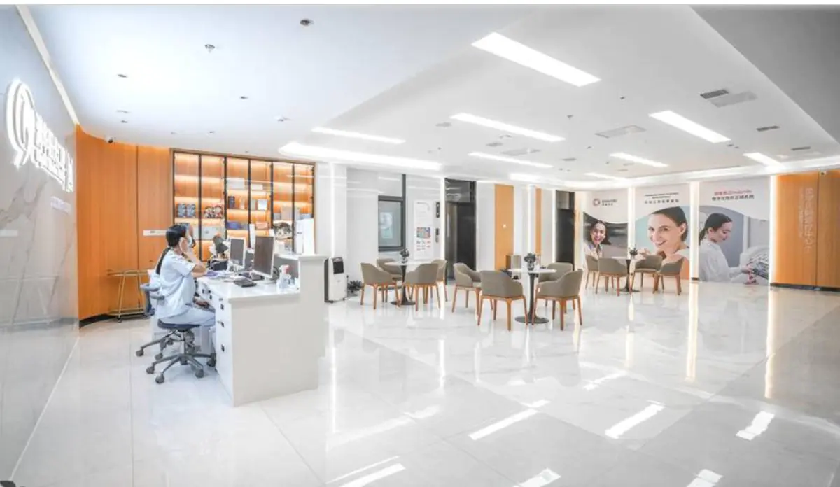 Reception and waiting area at Qinghua Sunshine Dentistry Wuhan, modern dental clinic interior