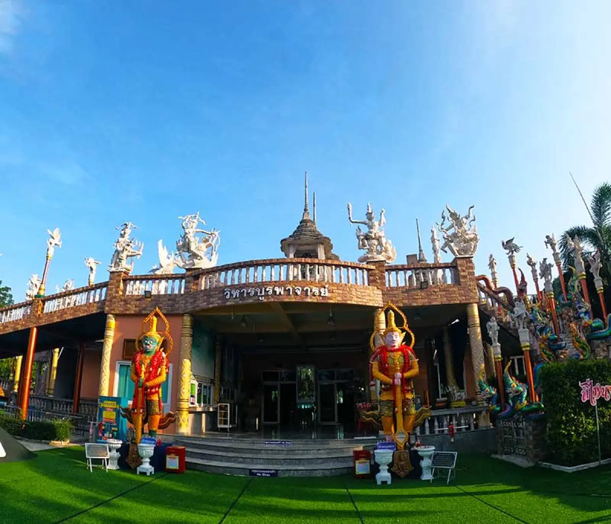 SafeHouse Rehab Thailand exterior with traditional Thai statues and ornate architecture