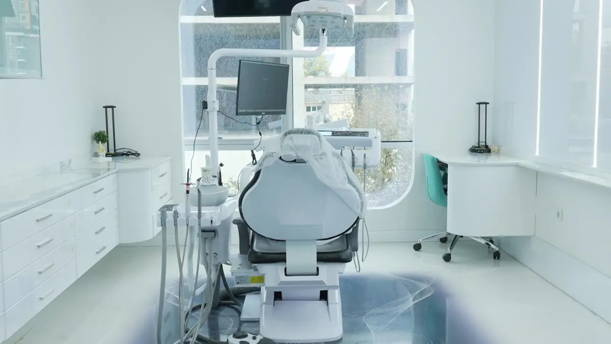 Nowoczesny gabinet stomatologiczny z zaawansowanym sprzętem w LHC Dental Clinic