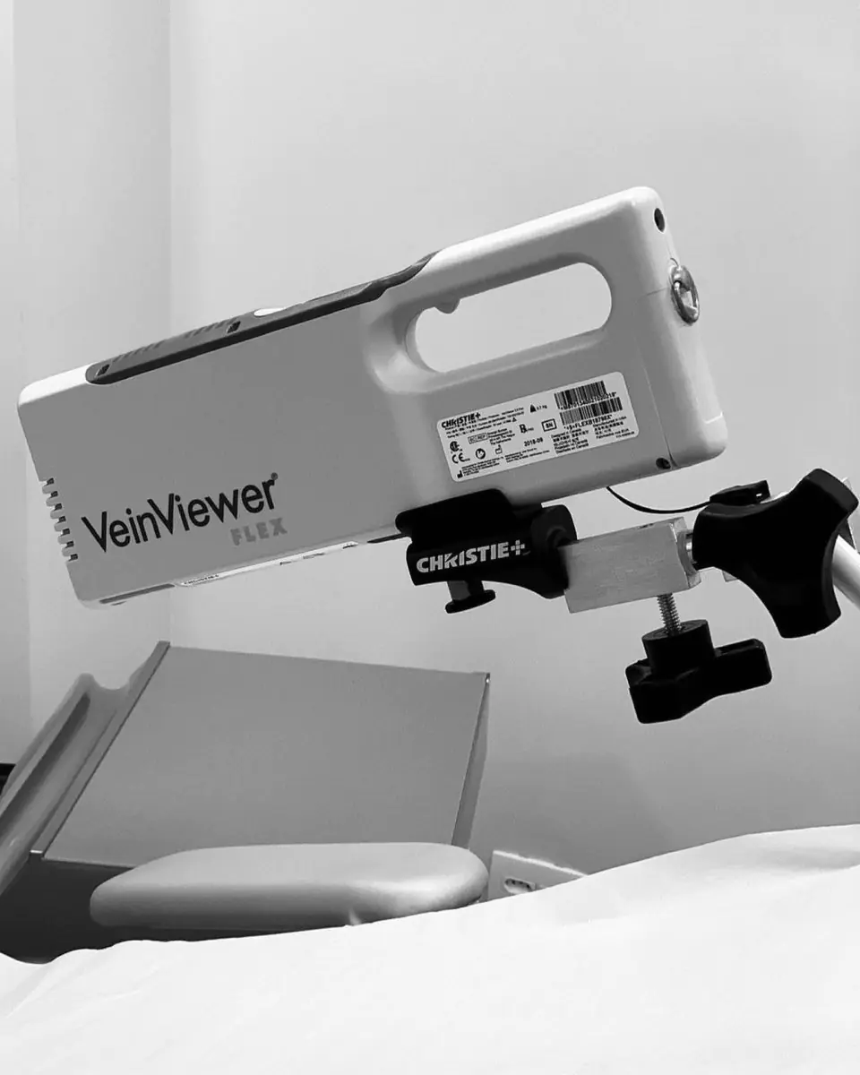 VeinViewer Flex device for vein imaging in clinic patient room