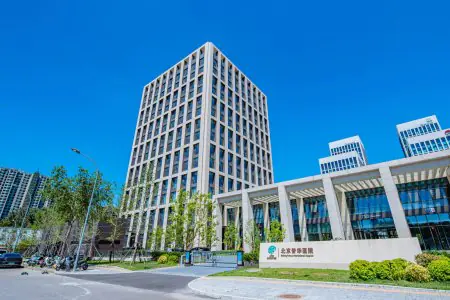 Edificio moderno de la clínica Beijing Puhua International Hospital en Pekín, China