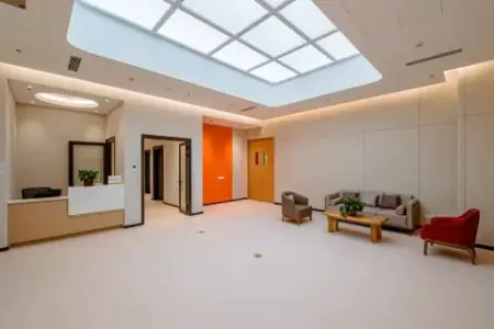 Recepción y sala de espera en Beijing Puhua International Hospital, diseño moderno