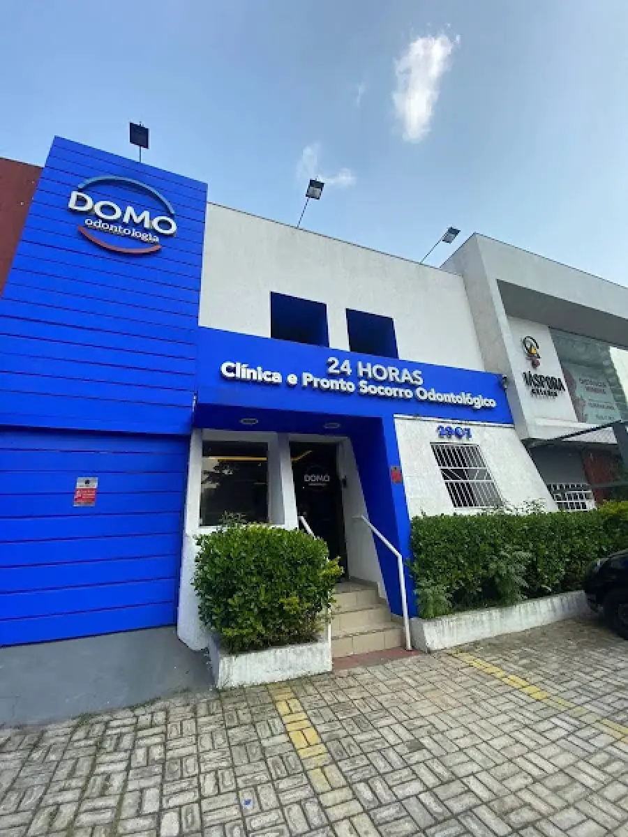Domo Odontologia clinic exterior with 24-hour dental emergency services