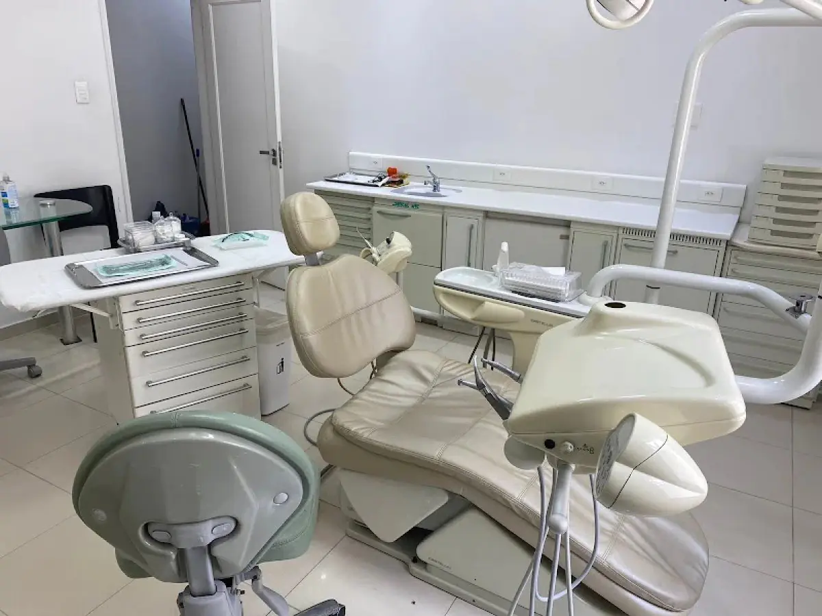 Dental treatment room with modern equipment at Domo Odontologia clinic