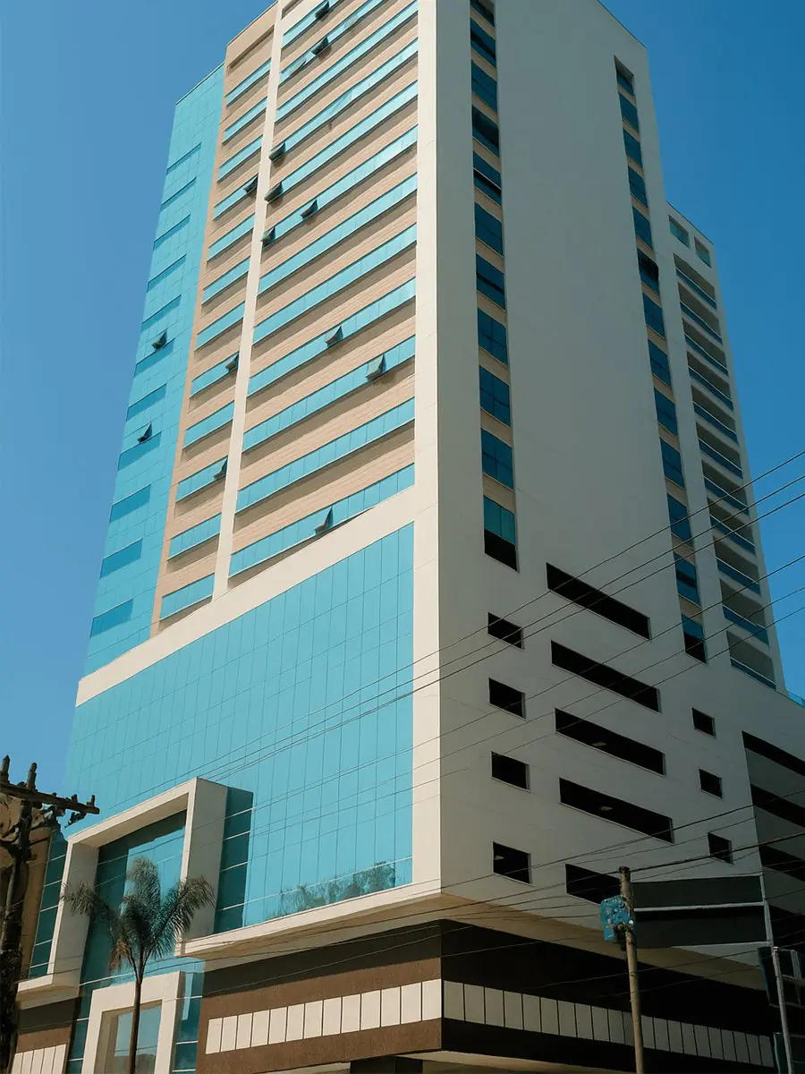 Façade moderne de la clinique Dr. Hélio Nobre au Brésil