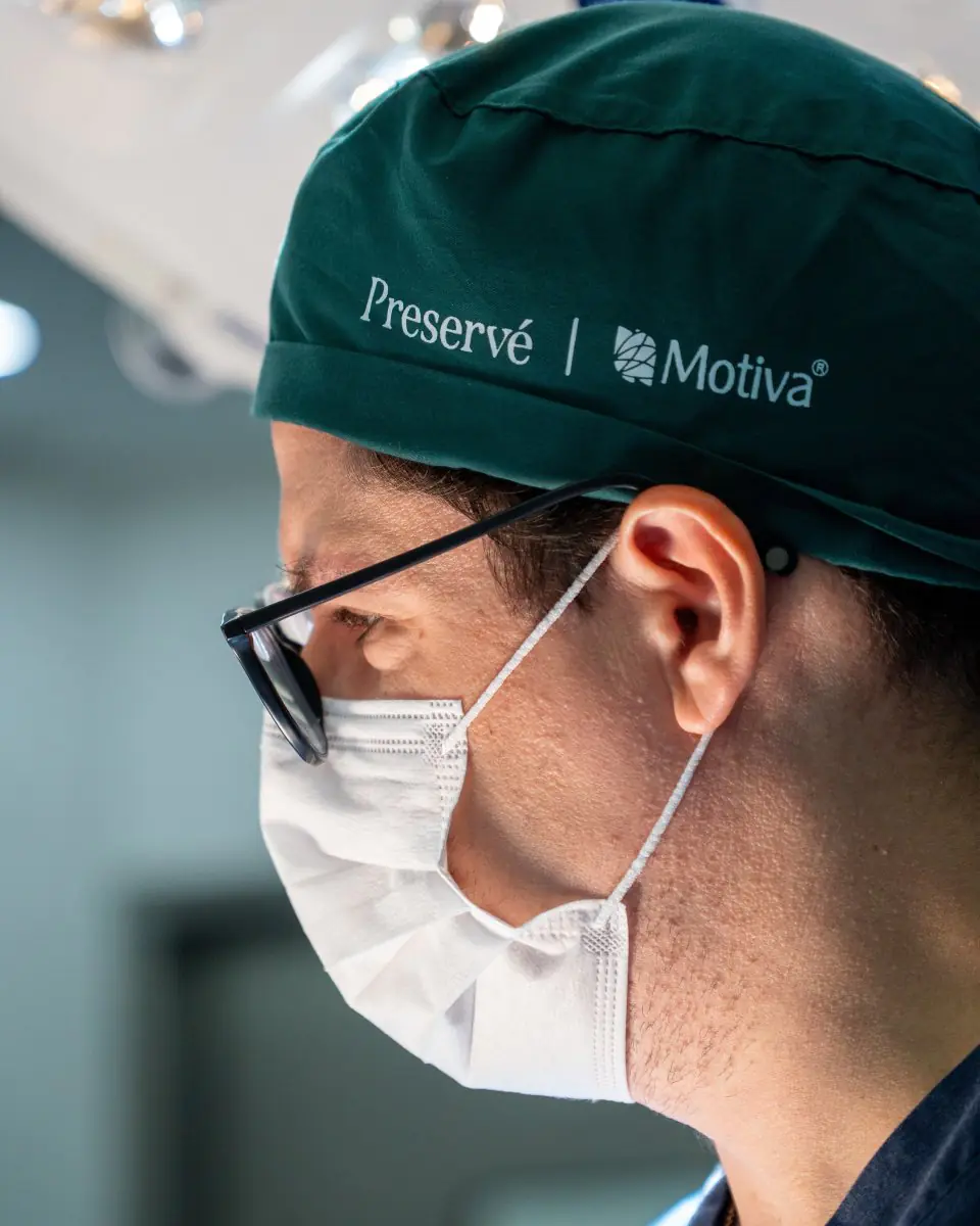 Surgeon at Dr. Rafael Alves Clinic wearing surgical mask and cap in operating room