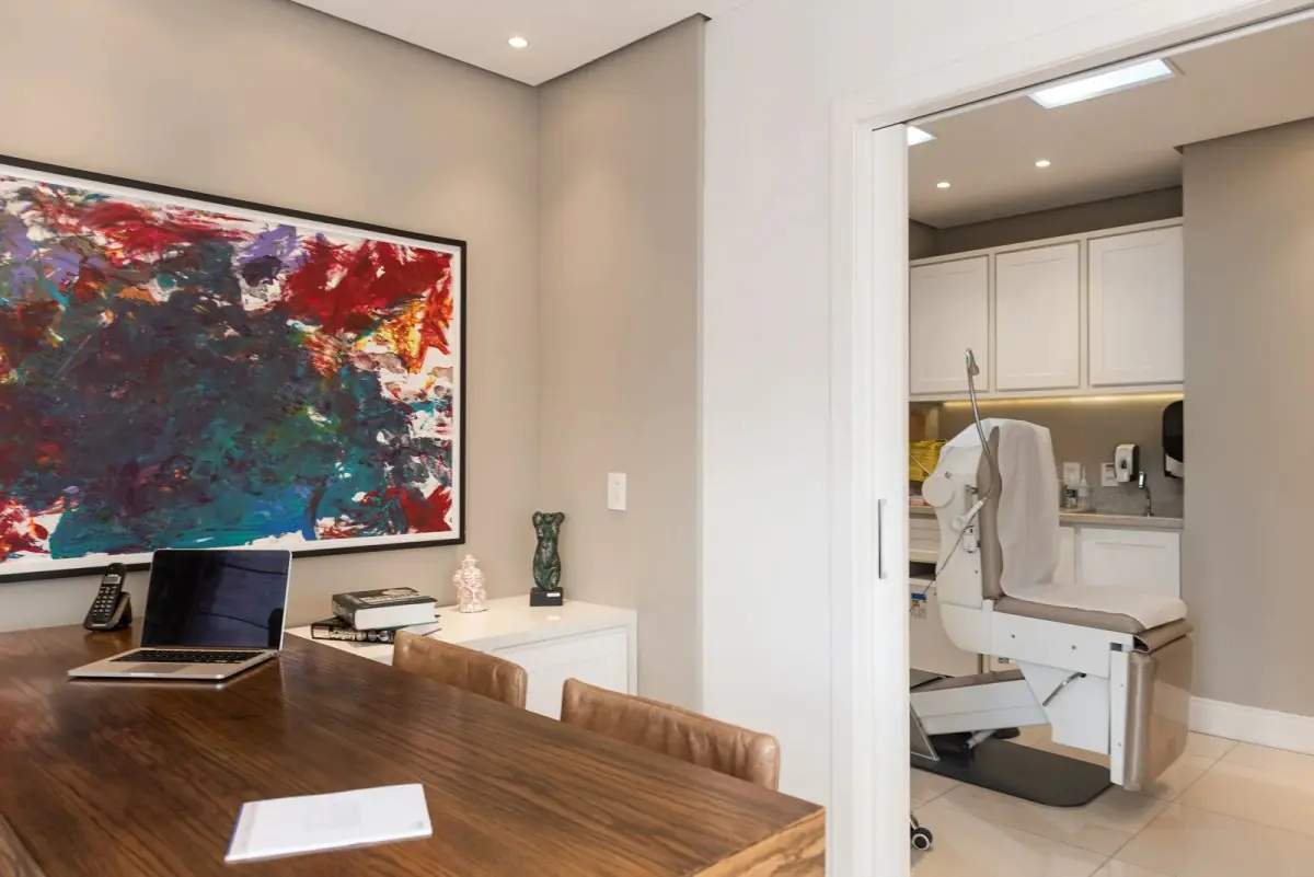 Consultation room and modern exam chair at Riccardi clinic