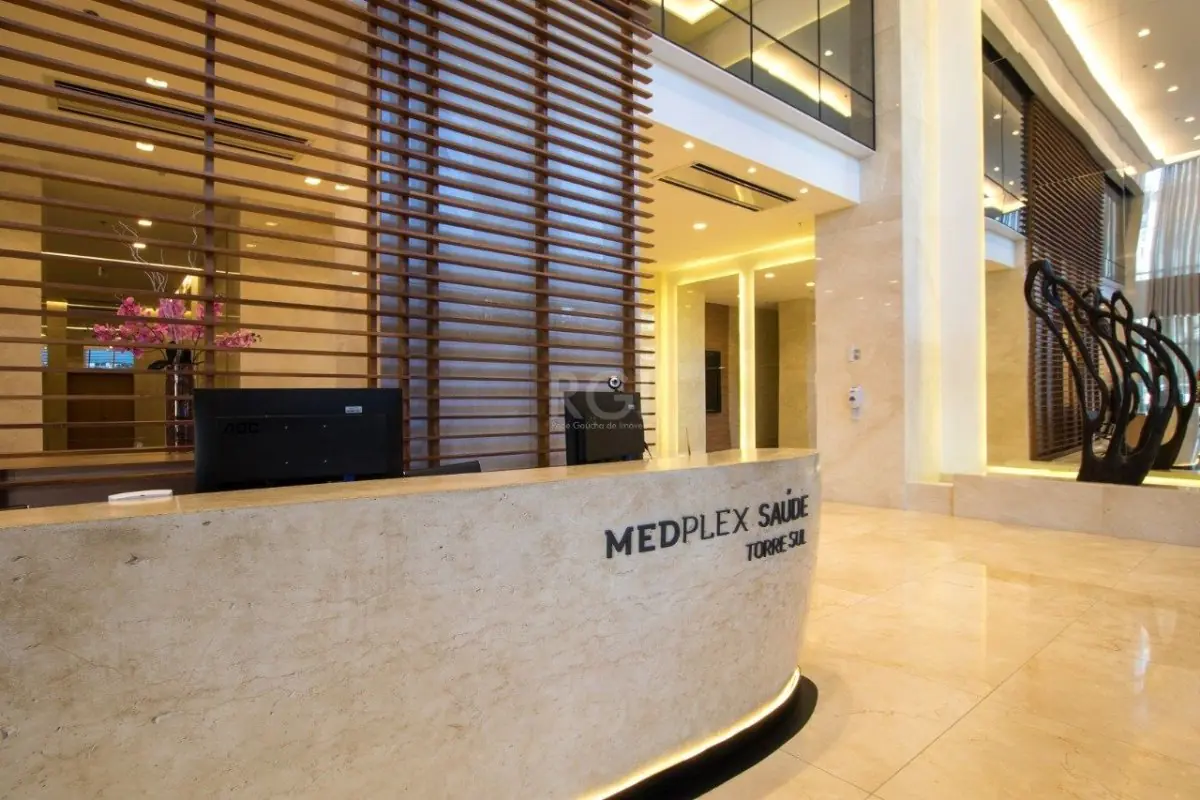 Reception area at Medplex Saúde clinic with modern marble interior in Brazil