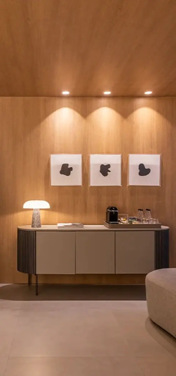 Modern waiting area at Luciano Grisotto clinic with coffee station and minimalist decor