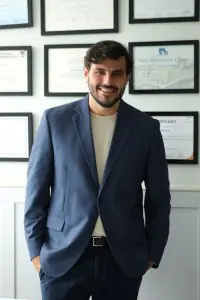مكتب الطبيب في Instituto doctor FCM مع شهادات معلقة على الجدار