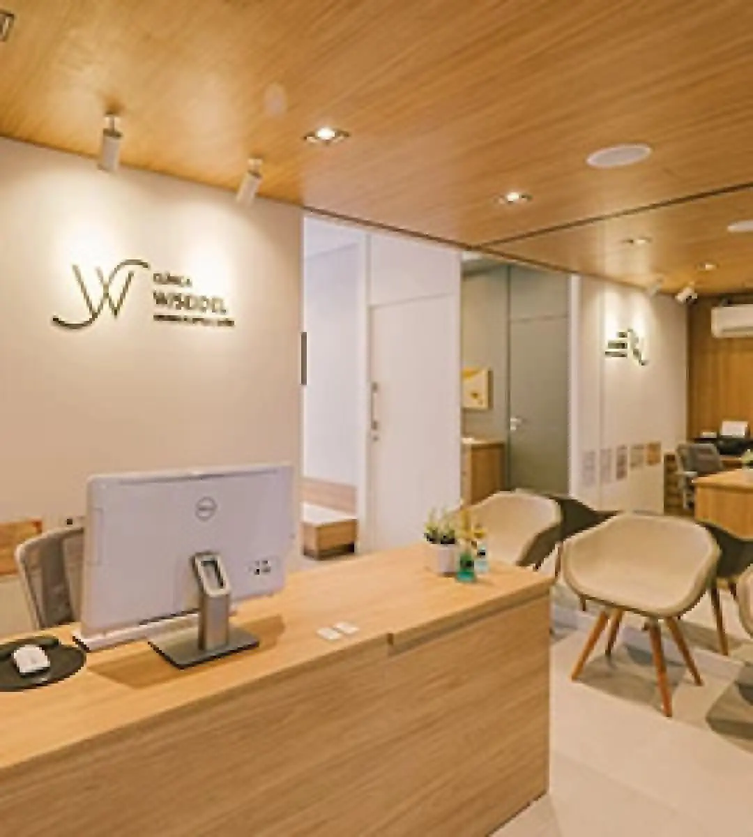 Reception area at Clínica W/Seidel with modern wood interior and patient seating