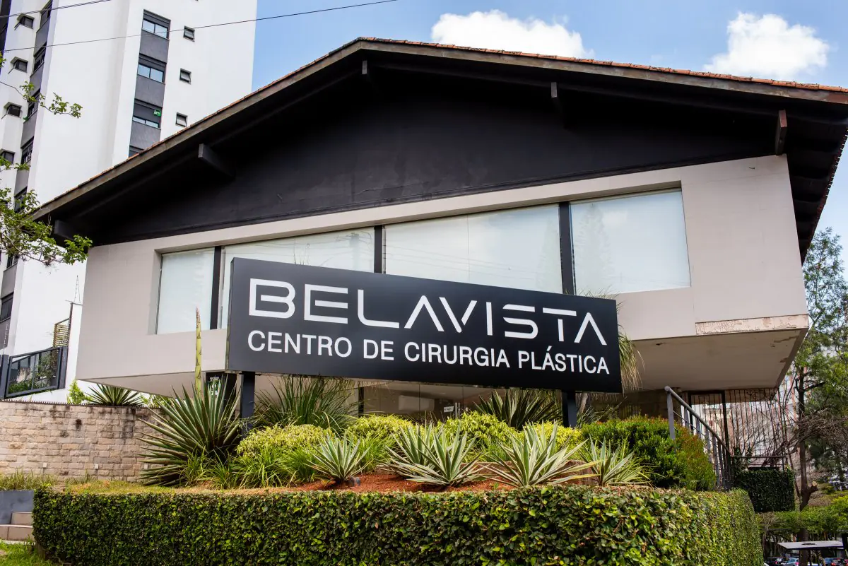 Belavista Centro de Cirurgia Plástica clinic exterior with modern facade