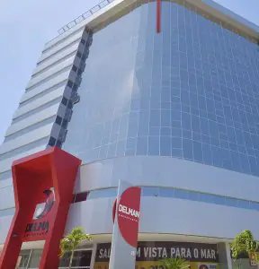 Fachada moderna de la clínica Dr Maxwell Furtado, Delman Empresarial, Brasil