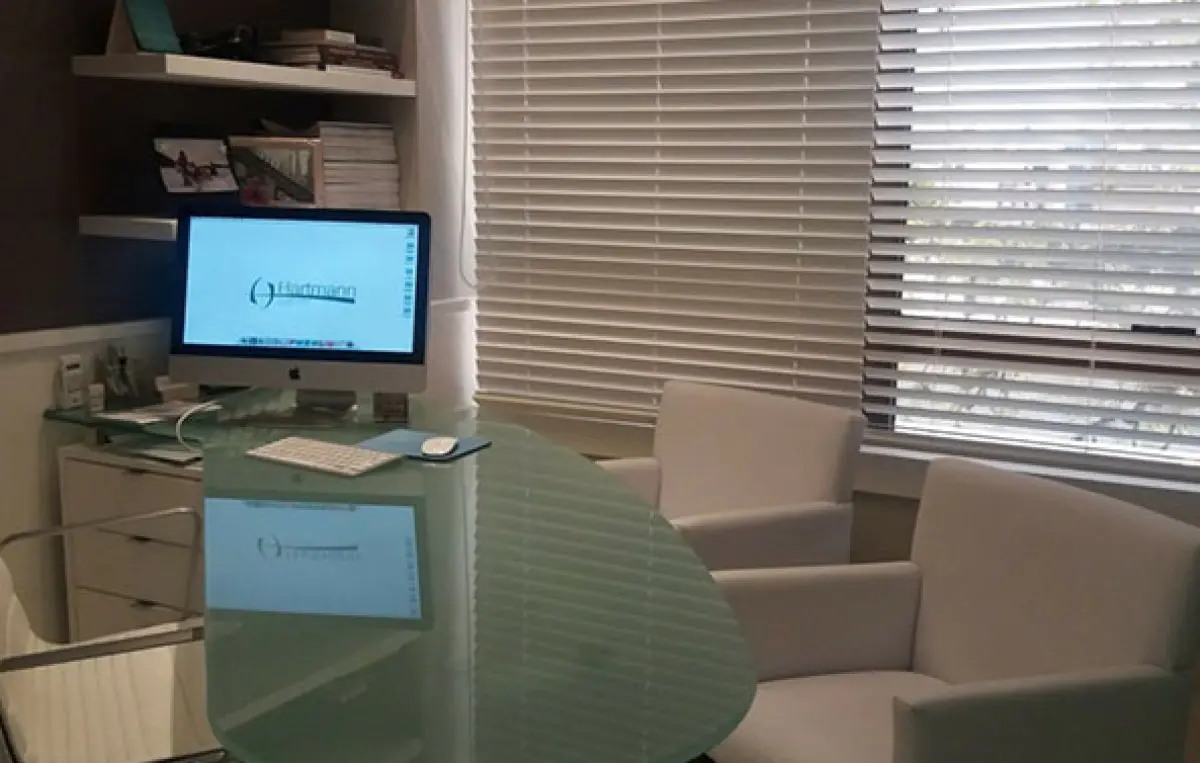 Consultation office at Hartmann Clinic with modern desk and seating