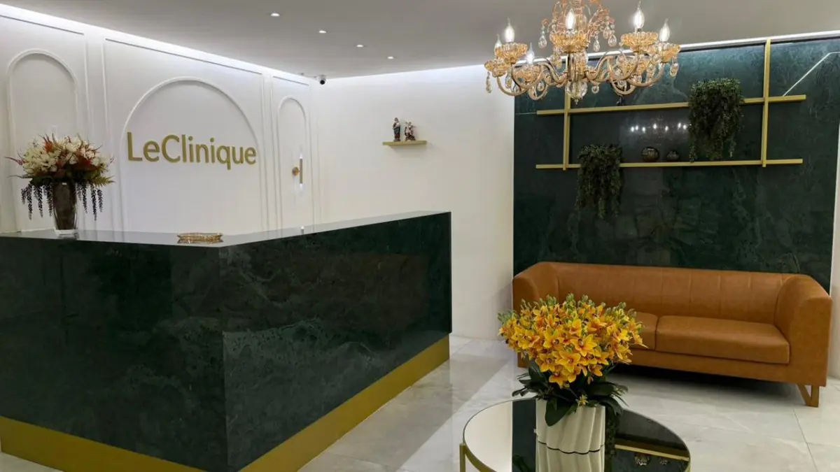 Reception area at Le Clinique with modern decor and comfortable seating