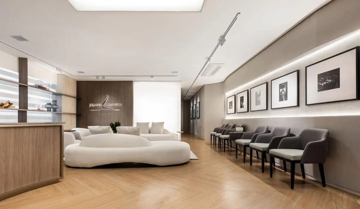 Modern waiting room at Colonetti Clinic with comfortable seating and stylish decor