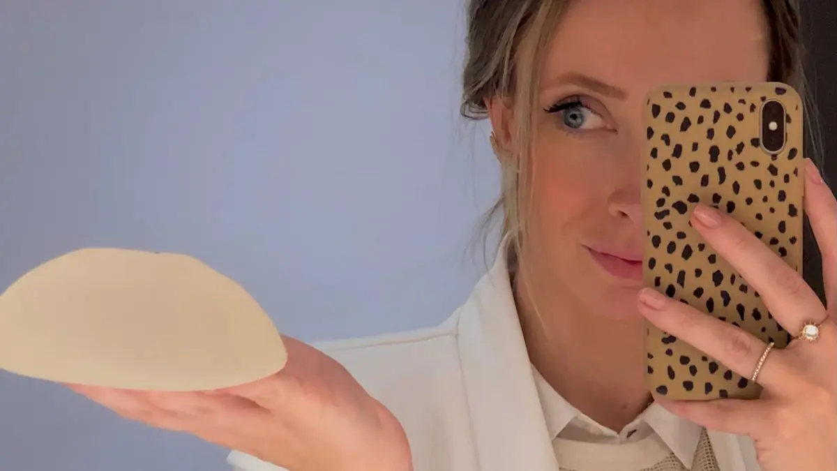 Doctor at Dr. Carolina Kurdyk clinic holding breast implant for consultation