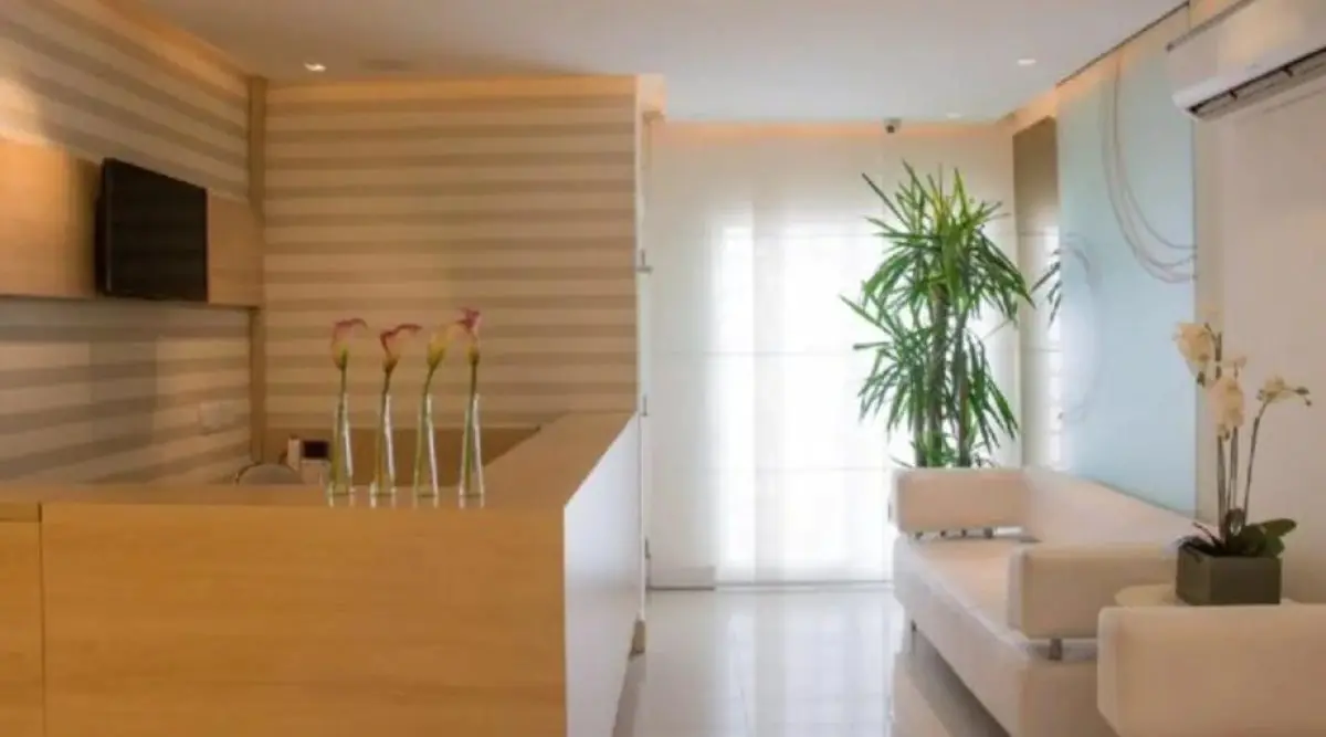 Modern reception and waiting area at Viis Clinic with minimalist decor