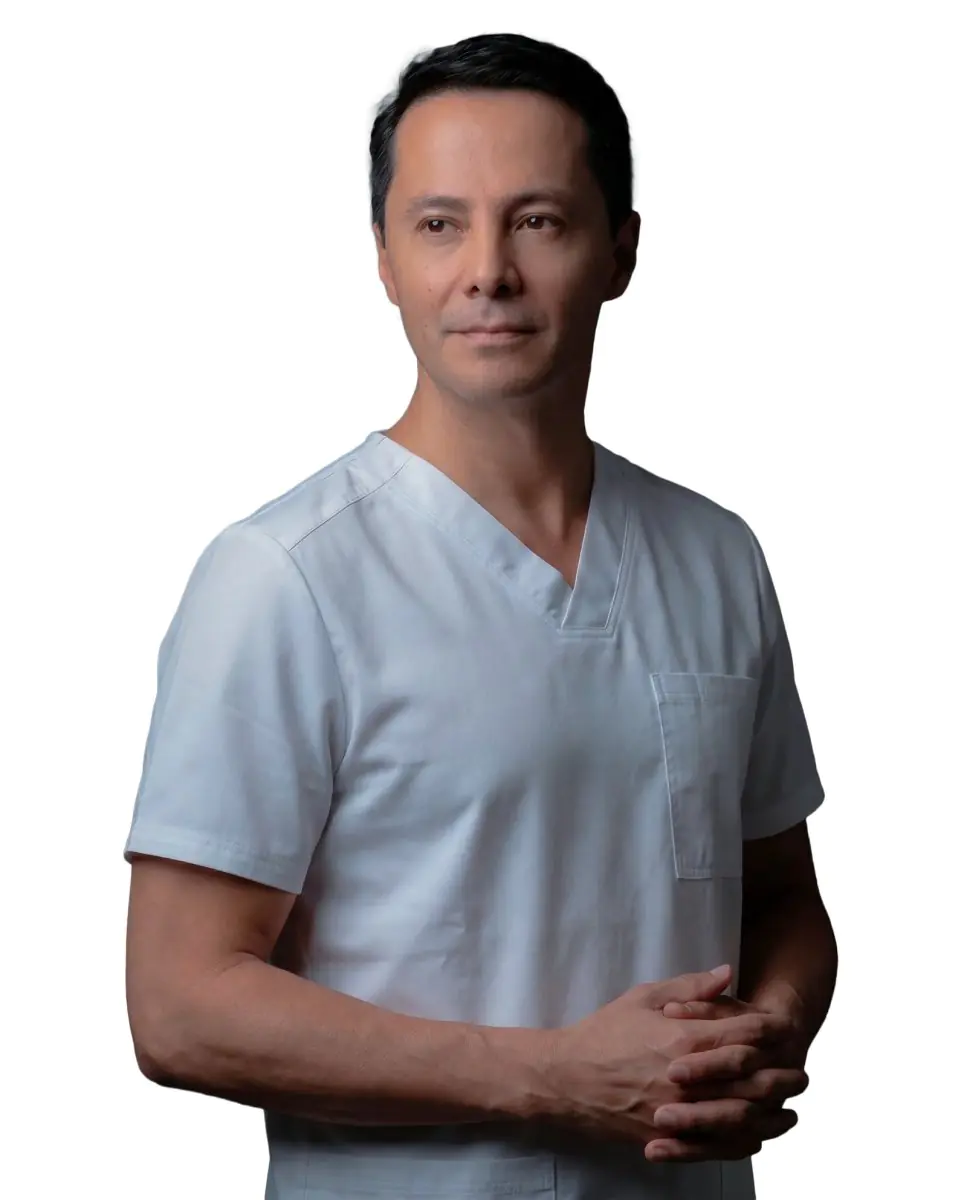 Plastic surgeon in medical uniform at Alan Gonzalez 360 Plastic Surgery clinic