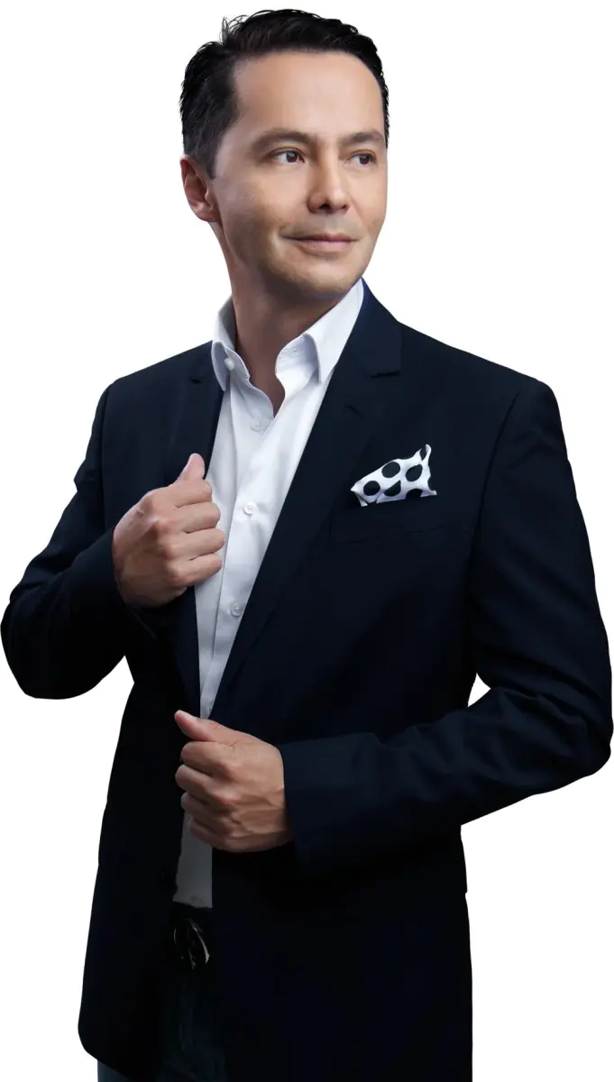 Plastic surgeon at Alan Gonzalez 360 Plastic Surgery in formal attire