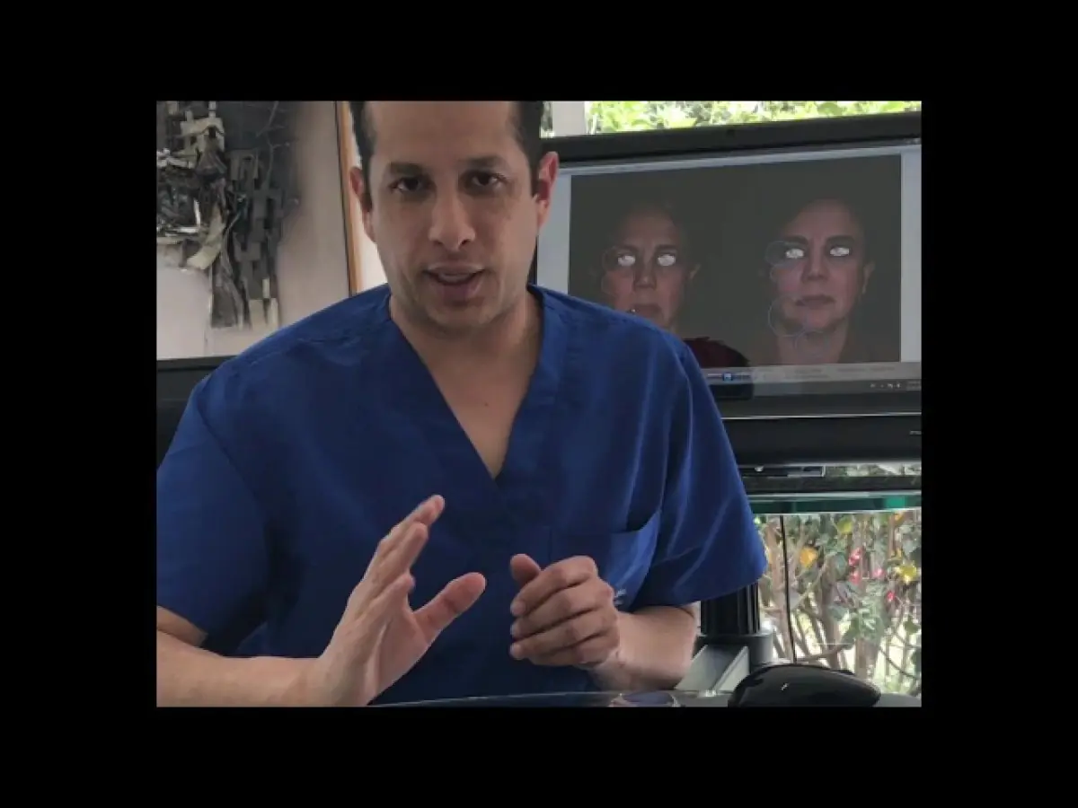 Consultation room at Ivan Santos Plastic Surgery with doctor and facial analysis screen