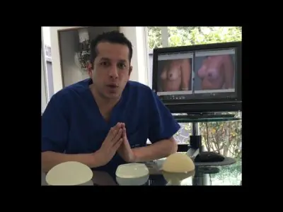 Sala de consulta en Ivan Santos Plastic Surgery con implantes y fotos de antes y después