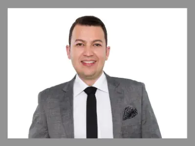 Cirujano plástico en la clínica Dr. Raul Daza Cirujano Plástico Estético y Reconstructivo