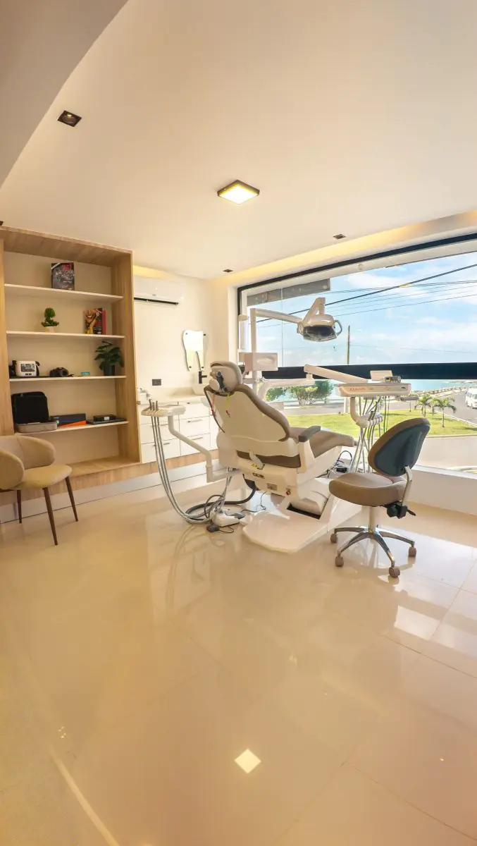 Modern dental treatment room at Padilla Álvarez Odontología Avanzada with sea view