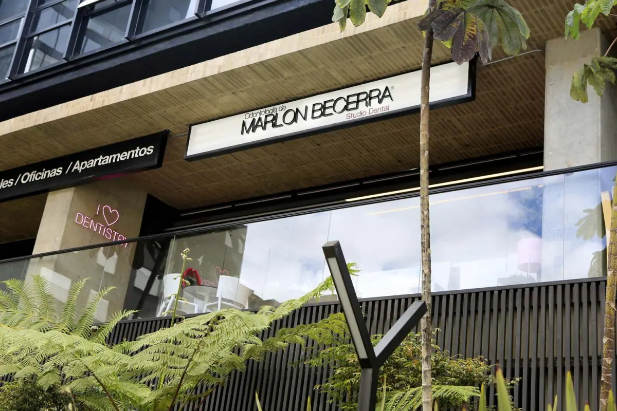 Exterior view of Marlon Becerra Dentistry clinic with modern glass facade