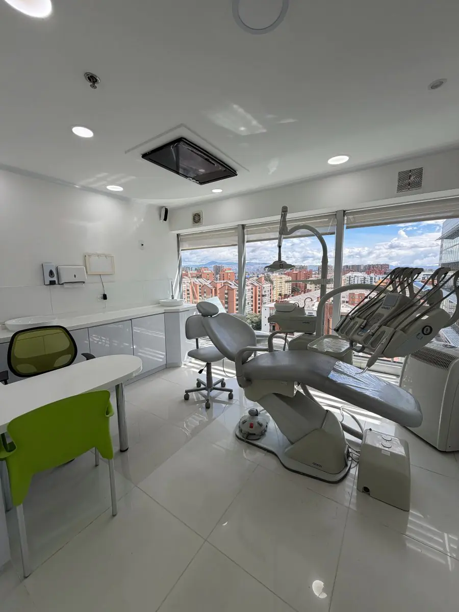 Стоматологічний кабінет із сучасним обладнанням у La Clinic Dental Colombia