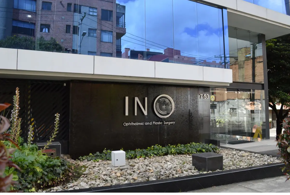Зовнішній вигляд клініки INO Ophthalmic and Plastic Surgery у Боготі, Колумбія