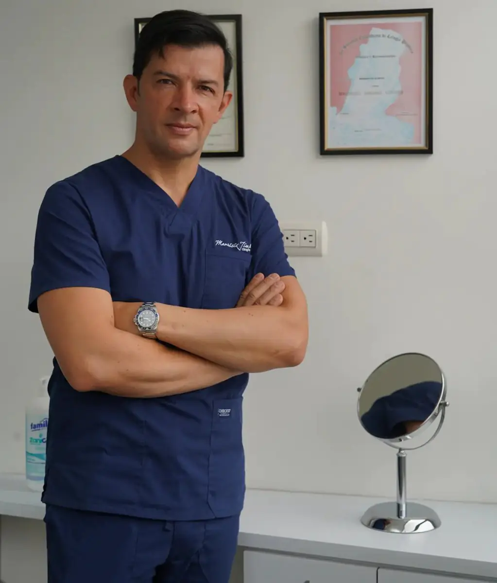 Doctor in uniform at Dr. Mauricio Jiménez clinic consultation room