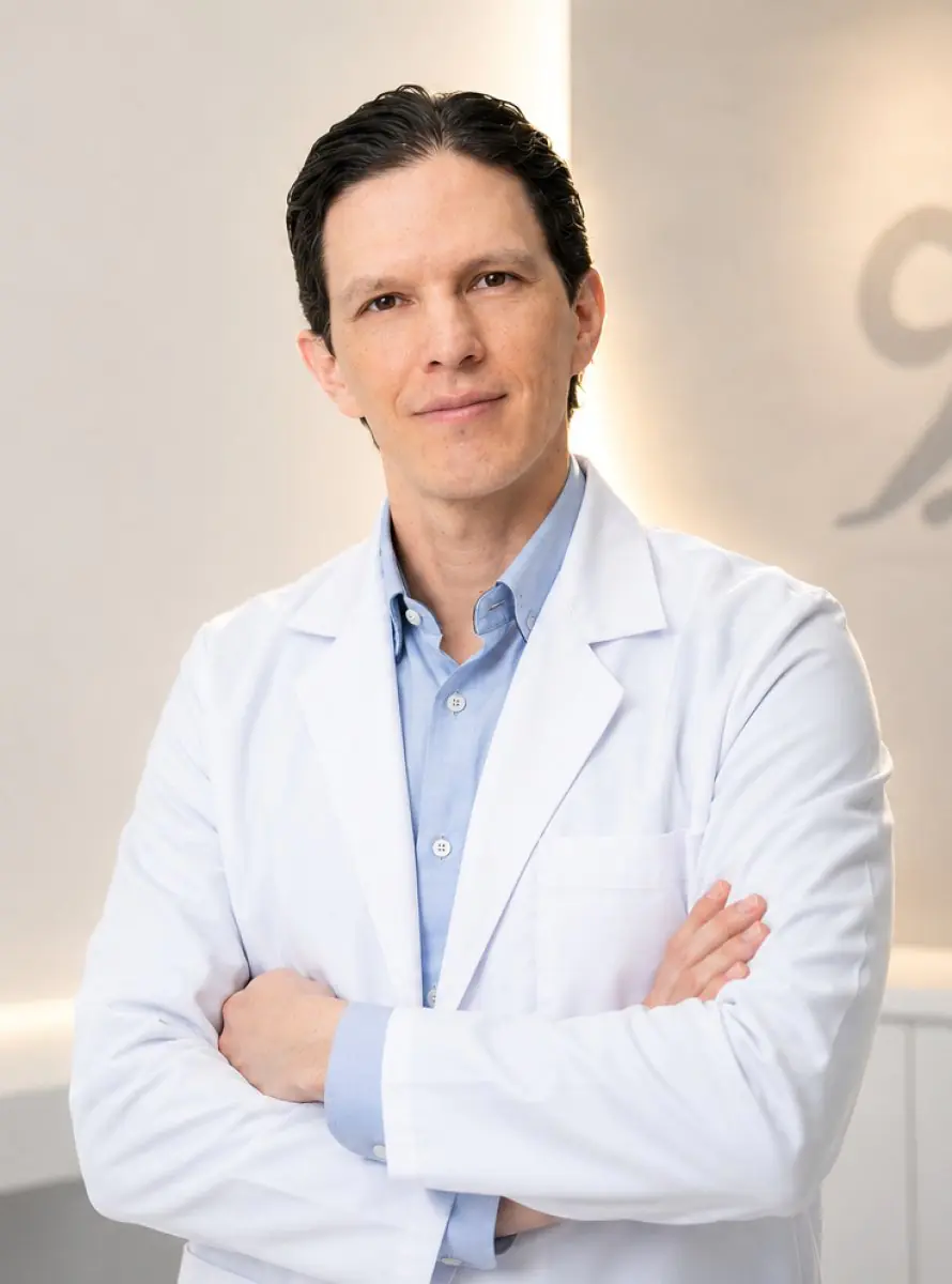 Doctor in white coat at Dr. Carlos González Legarda clinic, modern medical facility