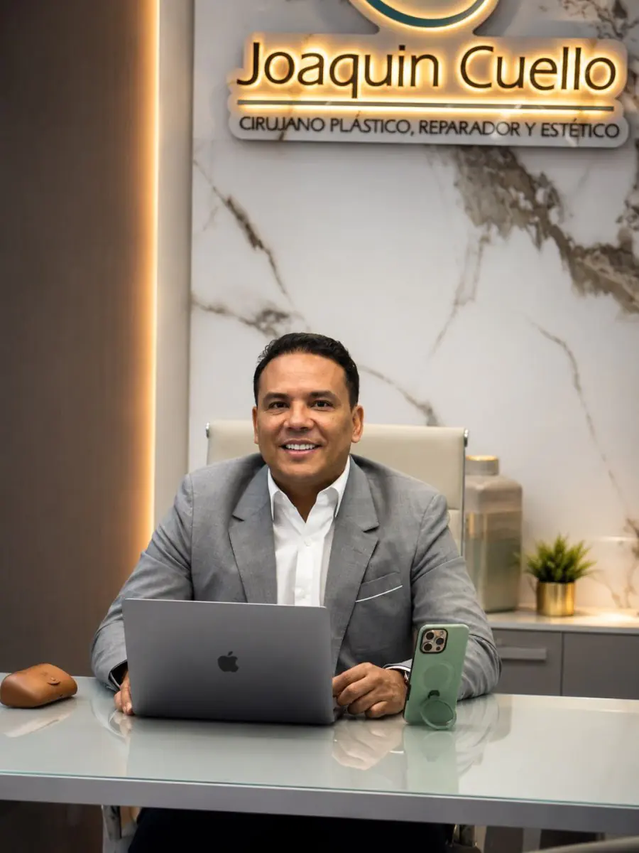 Consultation office at Dr. Joaquín Cuello Plastic Surgery Clinic, modern interior