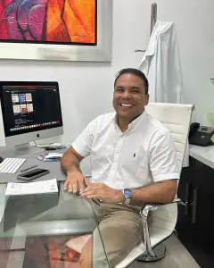 مكتب استشارات في عيادة الدكتور خواكين كويلو لجراحة التجميل والترميم