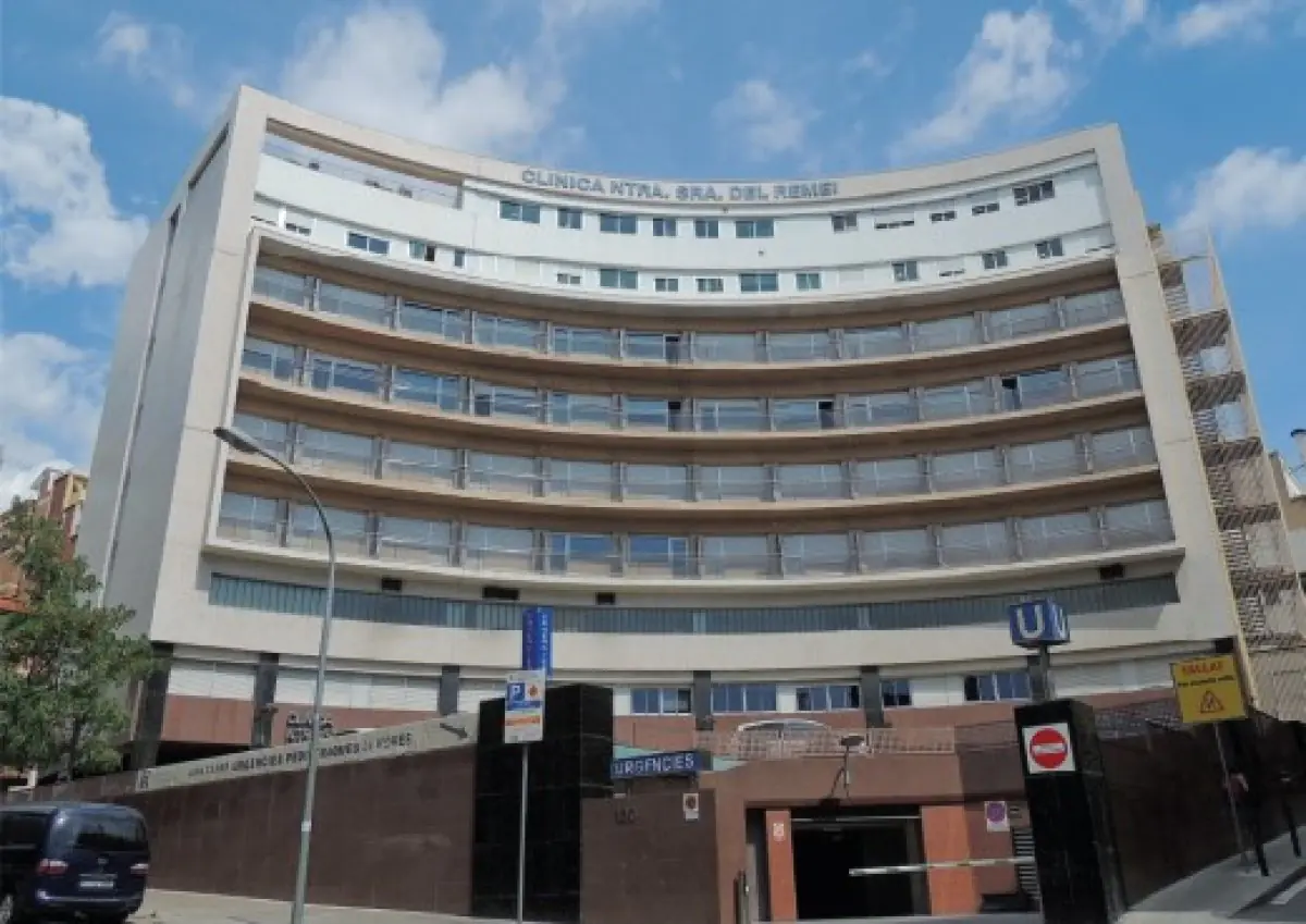 Exterior view of Neuroclínica Quirúrgica Barcelona modern clinic building