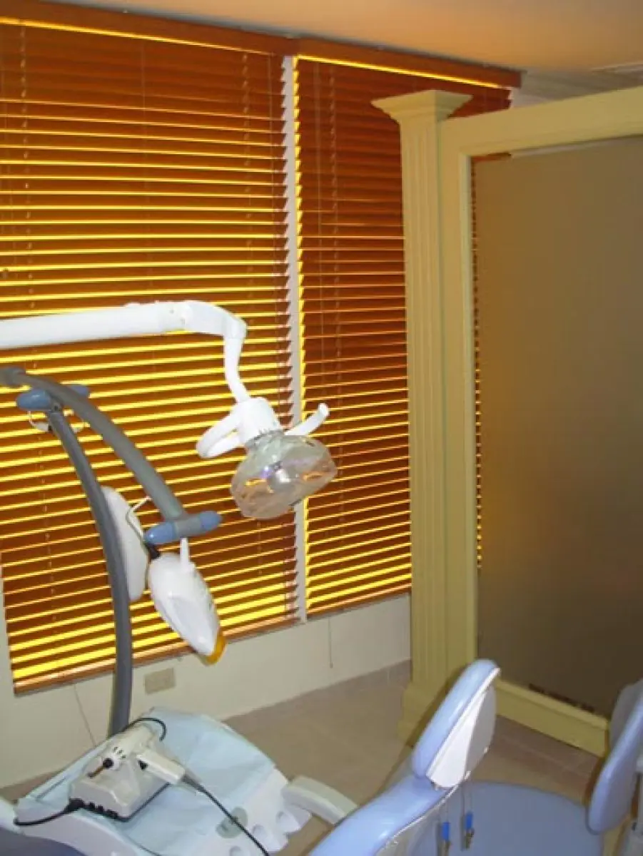 Dental treatment room with modern equipment at Dental Dr. Tactuk SRL clinic