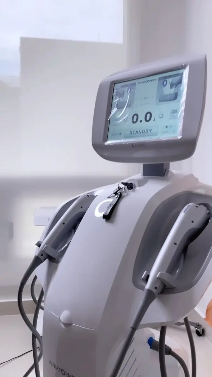 Ultraformer III Gerät für ästhetische Behandlungen in der SKIN CENTRE Klinik