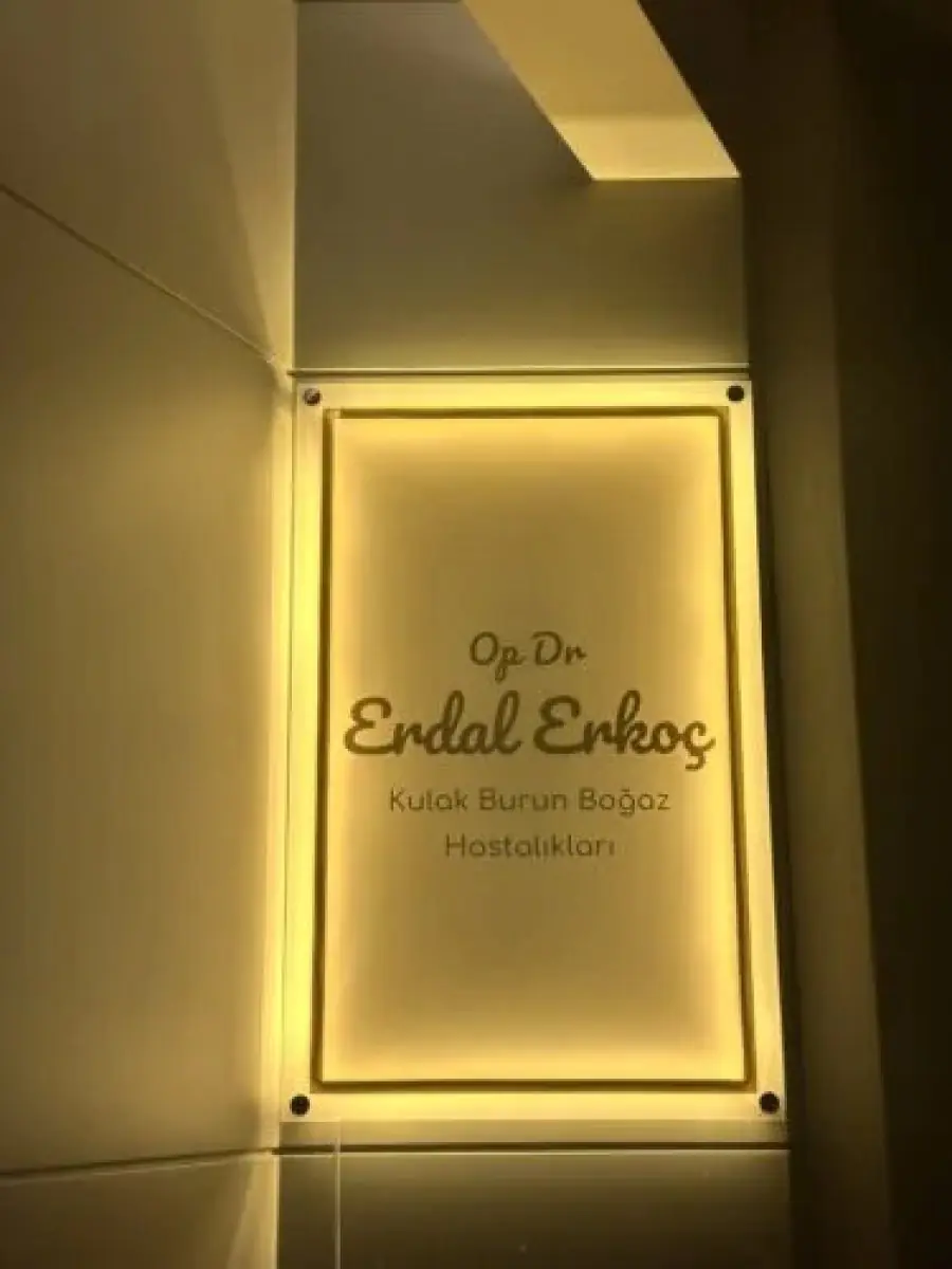 Illuminated clinic sign at Op. Dr. Erdal Erkoç Clinic entrance